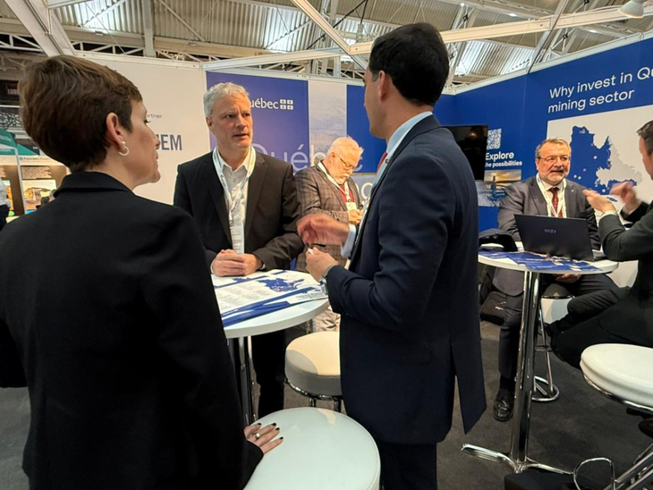 Stand de Mendoza en Londres, único de América Latina en Resourcing Tomorrow: experiencia “Mines & Wines” que fusionó Malbec y cobre sostenible. Foto: prensa de Mendoza Stand de Mendoza en Londres, único de América Latina en Resourcing Tomorrow: experiencia “Mines & Wines” que fusionó Malbec y cobre sostenible. Foto: prensa de Mendoza