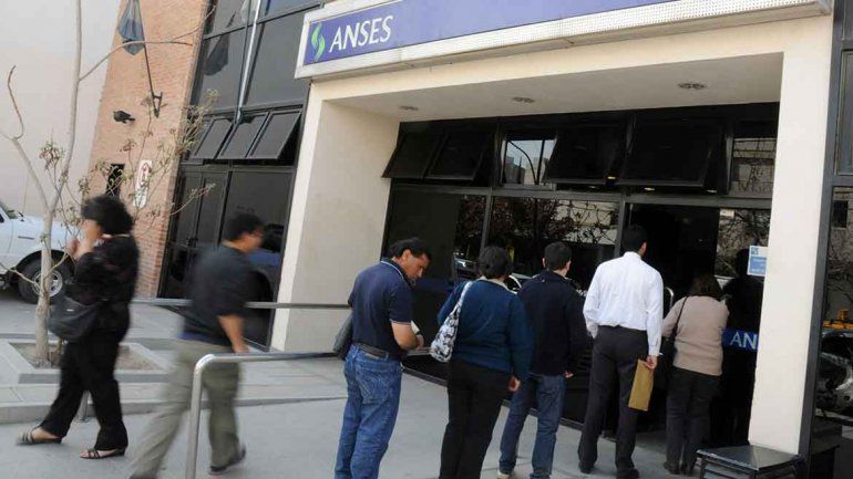 Macri dio marcha atrás con el recorte de asignaciones