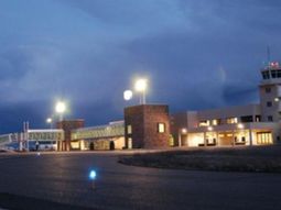 El Aeropuerto Internacional de Río Gallegos. El Aeropuerto Internacional de Río Gallegos.