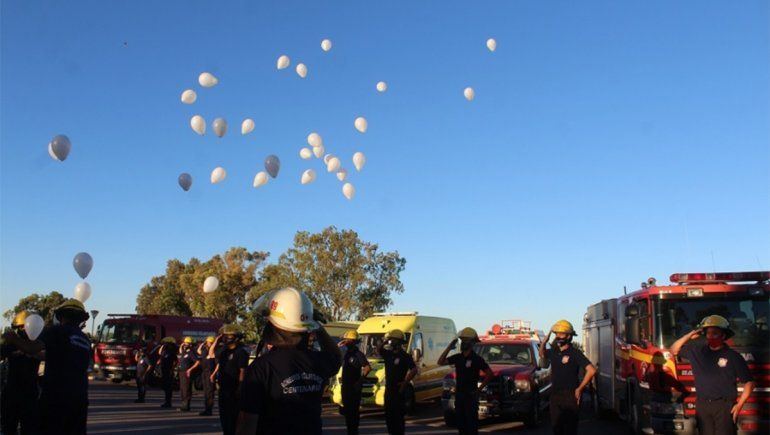 Emotivo homenaje a las víctimas por COVID en Centenario