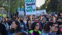 en fotos, los neuquinos marcharon para defender la universidad publica