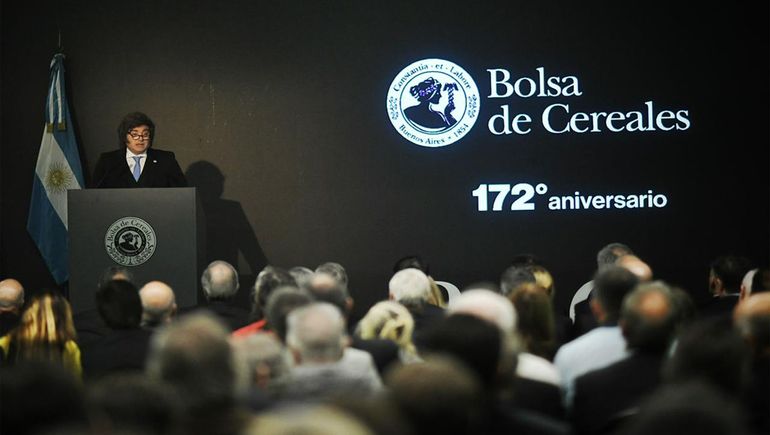 El presidente Milei se refirió al futuro de Vaca Muerta y anunció la baja de las retenciones para el campo.