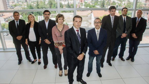 José Gerez, al frente de los fiscales. A la izquierda: Sandra Ruixo, Diego Azcarate, Paula González y Marcelo Silva. A la derecha: Marcelo Jara, Maximiliano Breide Obeid, Andrés Azar y Rómulo Patti.