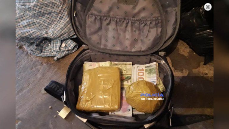 Secuestraron más de $400 mil y casi dos kilos de droga