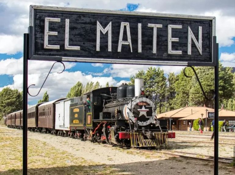 La Trochita, un símbolo histórico de la Patagonia Argentina. La Trochita, un símbolo histórico de la Patagonia Argentina.