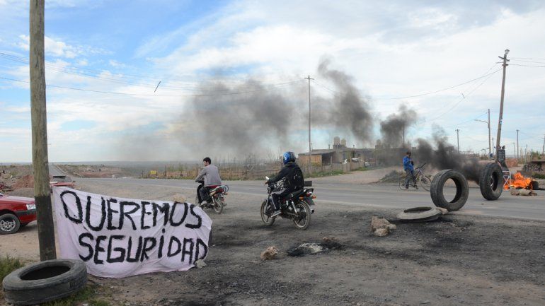 Vecinos cortan una calle en reclamo de más seguridad