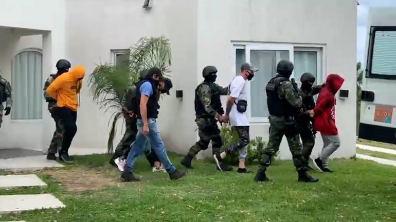 El youtuber fue detenido junto a otros jóvenes por hacer una fiesta clandestina.