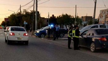 manejaba borracho, lo pararon en un control y marco un nuevo record de alcoholemia