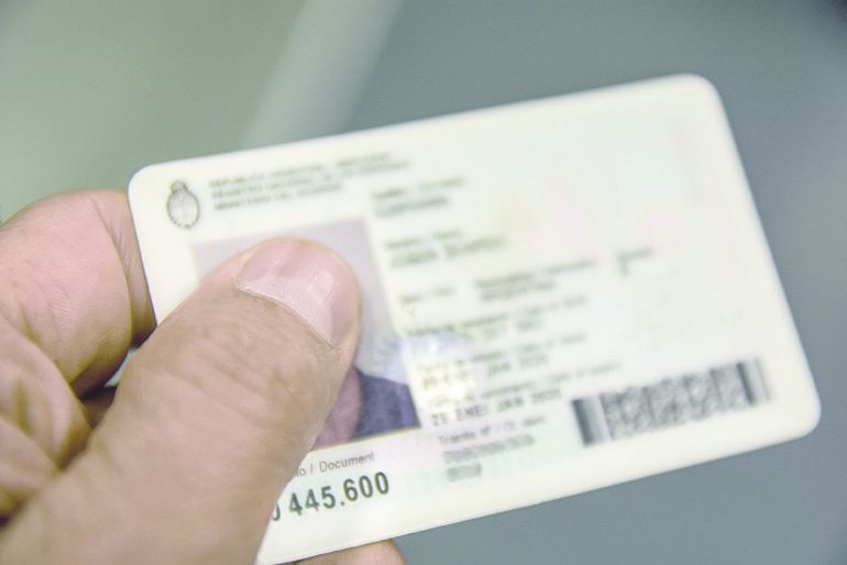 La posibilidad de tramitar el DNI no binario surgió en 2021. El Gobierno piensa en quitarla. La posibilidad de tramitar el DNI no binario surgió en 2021. El Gobierno piensa en quitarla.