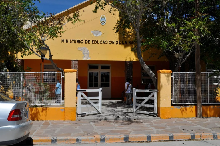 La Escuela Primaria Nº 26 de Sierra Colorada, Río Negro. La Escuela Primaria Nº 26 de Sierra Colorada, Río Negro.