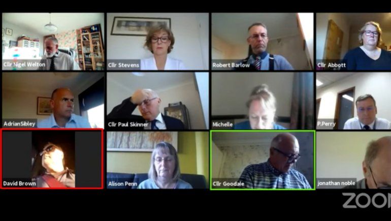 La sesión de Zoom fue grabada y publicada en Youtube