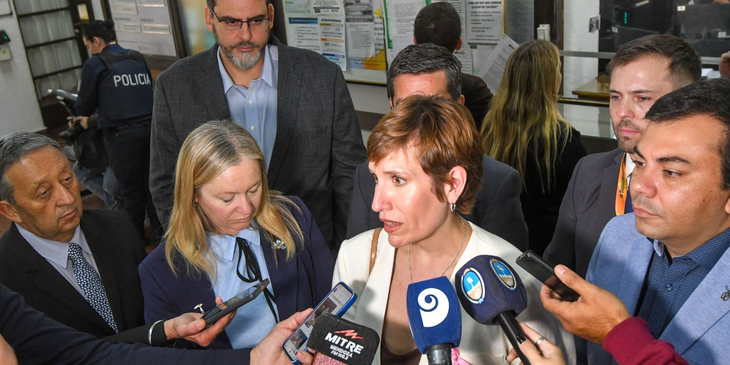 Jimena Latorre explicó las condiciones de la concesión: Plazos, costos y el manejo de pasivos ambientales. Foto: gobierno de Mendoza Jimena Latorre explicó las condiciones de la concesión: Plazos, costos y el manejo de pasivos ambientales. Foto: gobierno de Mendoza