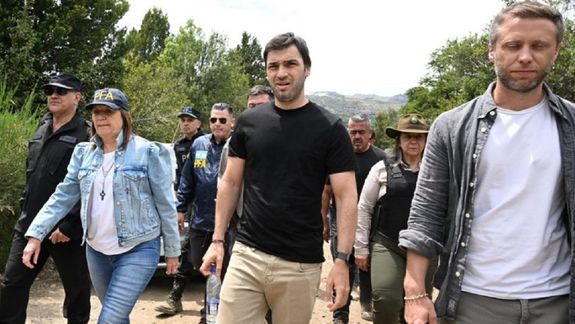 El Gobernador Torres y la ministra Bullrich supervisaron el desalojo de la toma mapuche en el Parque Nacional Los Alerces.
