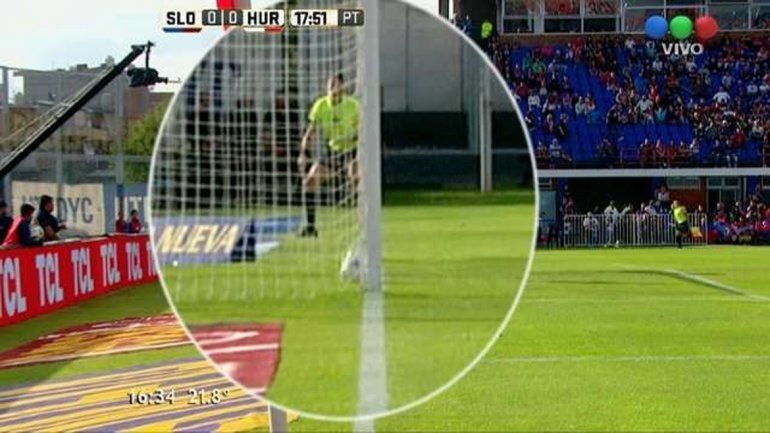 Dos momentos clave. Blandi la empuja a la red para el 1 a 0 y en la imagen pequeña