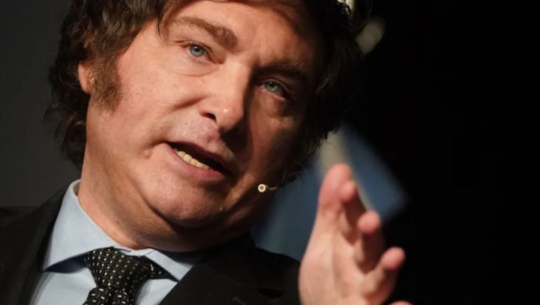 Javier Milei presentó una ley ómnibus que incluye aumentos por decreto para jubilaciones y pensiones. Javier Milei presentó una ley ómnibus que incluye aumentos por decreto para jubilaciones y pensiones.