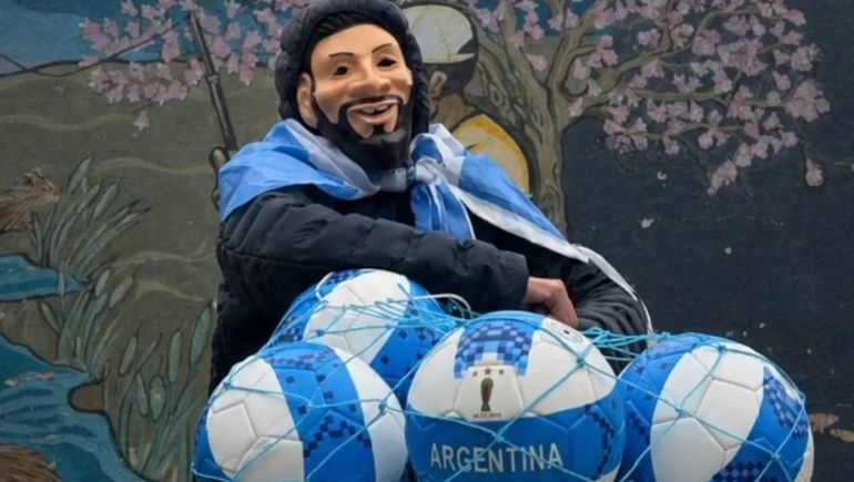 ¿Es Messi? Virginia Gallardo se puso la 10 y compartió un partido con estudiantes de una escuela