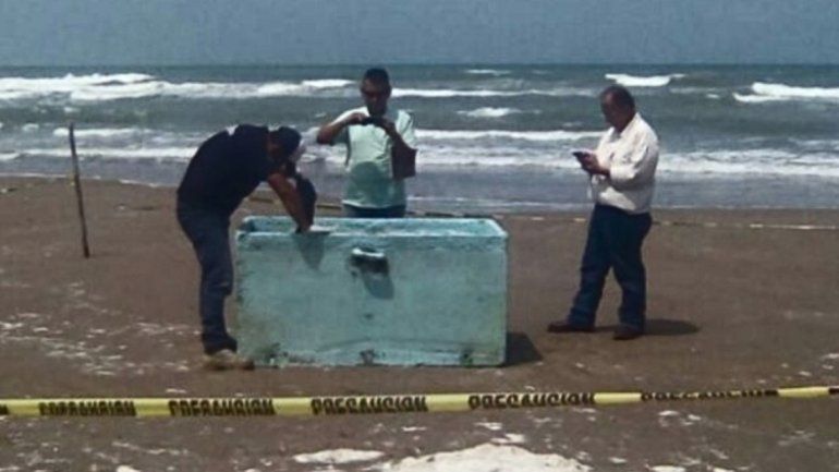 La heladera es de un barco pesquero y fue hallada en la playa.