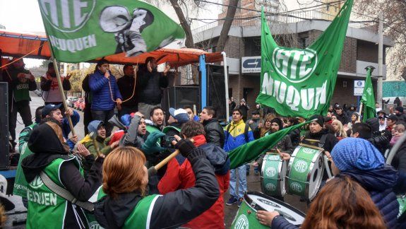El Gobierno convocó a ATE y UPCN a una reunión para mañana a las 9