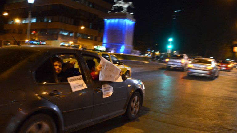 La caravana recorrió la capital neuquina en reclamo de seguridad.