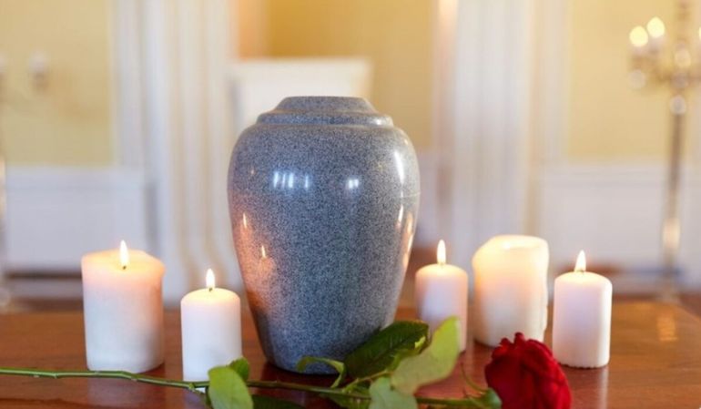 La disputa judicial se originó tras la cremación de un padre realizada pese a la oposición de una de sus hijas.