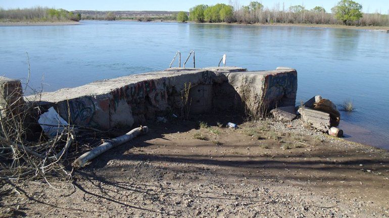 Por peligroso, sacaron un espigón sobre el río Limay