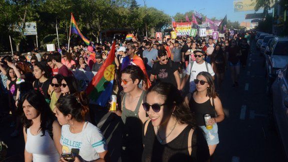 Galería de fotos: la Marcha del Orgullo LGBTI invadió el centro neuquino