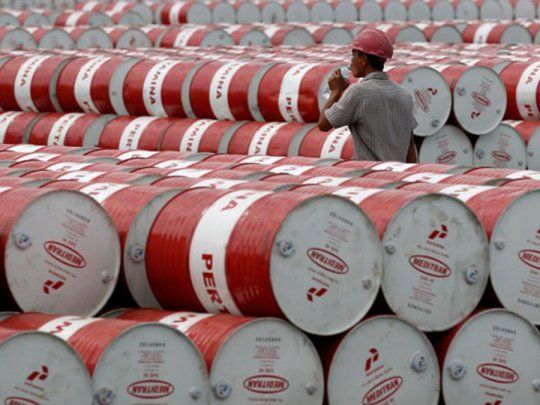 El crudo opera con retrocesos luego de alcanzar su nivel más alto desde junio