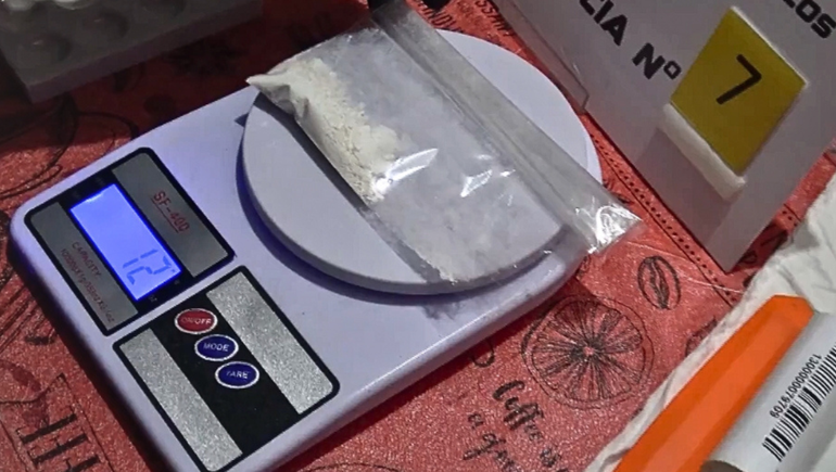 Cocaína presuntamente adulterada en Neuquén: se realizaron cuatro allanamientos y hay un detenido