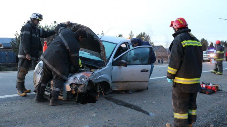 Borracho se subió a la Ruta 40 y chocó a una trafic: sólo hubo daños materiales