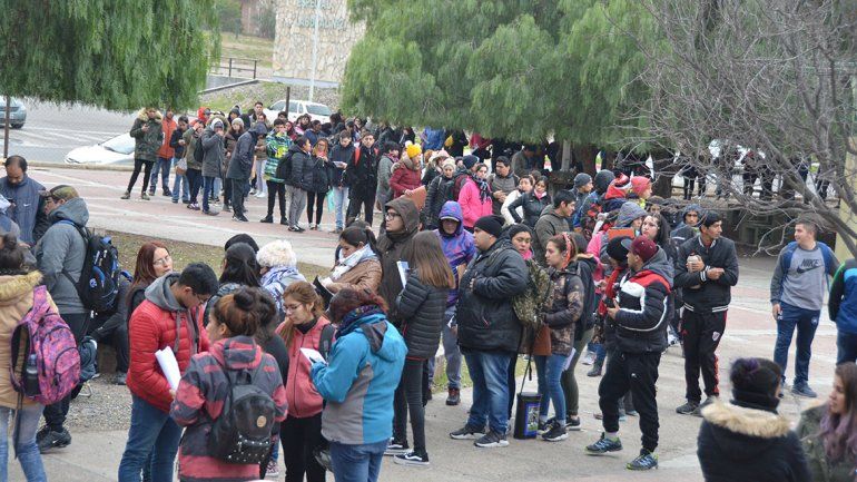 Llamaron para 150 cargos de porteros y se presentaron más de mil personas