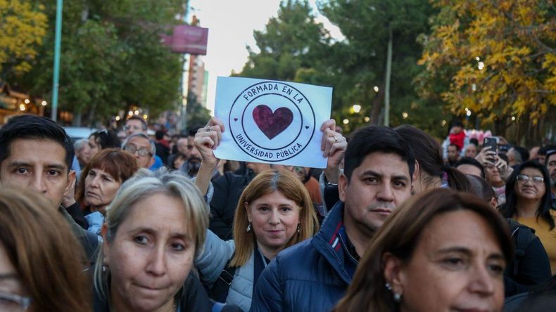 La otra cara del paro universitario docente: qué dicen los estudiantes de la UNCo