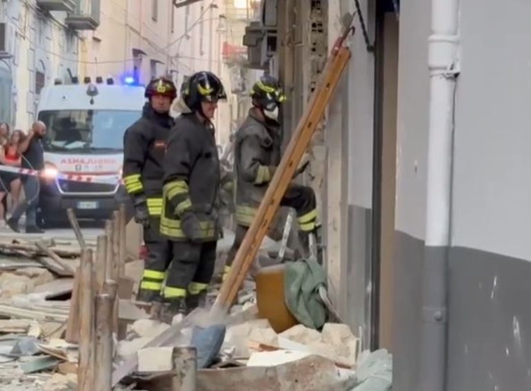 La explosión se registró en la via Peppino De Filippo, en el centro histórico de Nápoles. La explosión se registró en la via Peppino De Filippo, en el centro histórico de Nápoles.