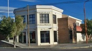 El hospital de Pico Truncado, en Santa Cruz, donde no pudieron atender a la joven madre. El hospital de Pico Truncado, en Santa Cruz, donde no pudieron atender a la joven madre.