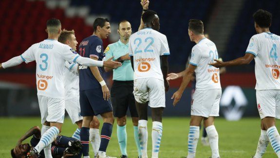Escupitajos y racismo: escándalo en el clásico en Francia