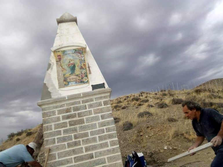 La restauración de la pirámide del Norte neuquino comenzó hace varios años y luego vino la pandemia. Estará lista ante del 8 de diciembre de este año, en el Día de la Virgen. La restauración de la pirámide del Norte neuquino comenzó hace varios años y luego vino la pandemia. Estará lista ante del 8 de diciembre de este año, en el Día de la Virgen.