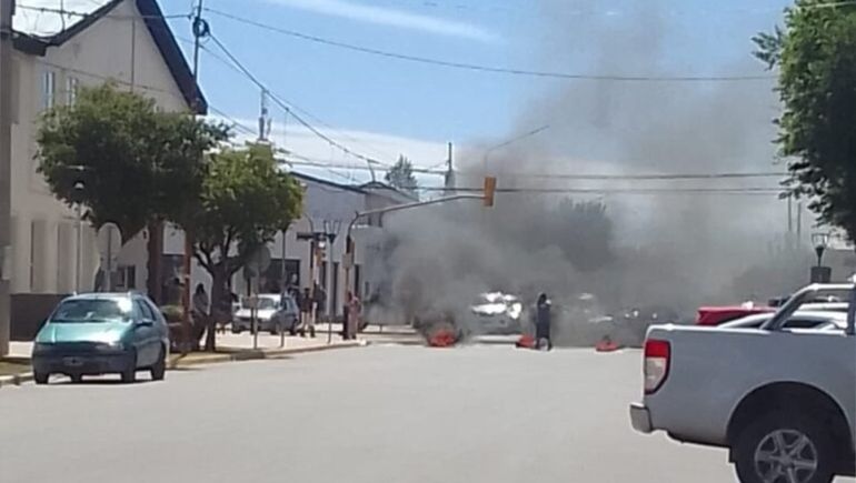 La clausura de un comercio terminó en un enfrentamiento con la Policía