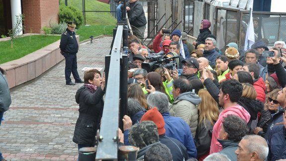 Tensión y furia: suspenden debate por las jubilaciones