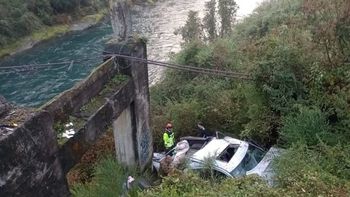Tragedia en Chile: una niña argentina murió tras volcar una camioneta en un peligroso puente