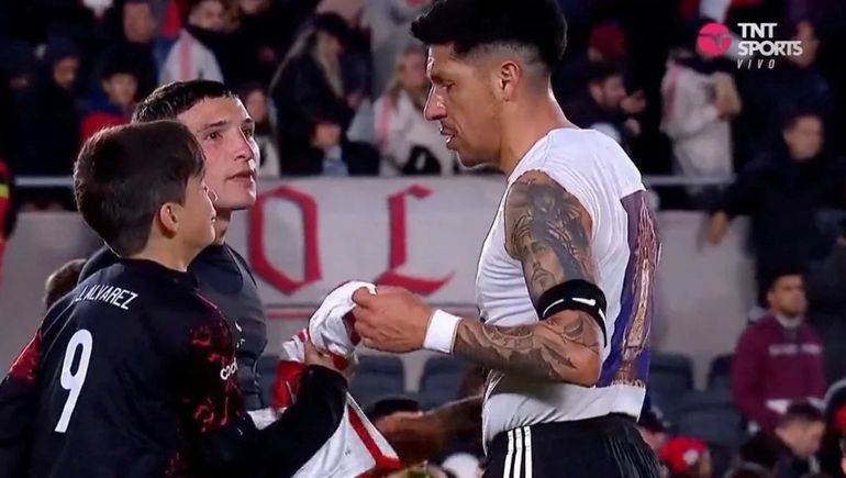 Escándalo: cuál es la sanción en River para el padre del nene que entró a la cancha a pedir una camiseta