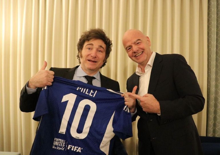 Javiern Milei y Gianni Infantino, en las imágenes de este lunes que recorren el mundo. Javiern Milei y Gianni Infantino, en las imágenes de este lunes que recorren el mundo.