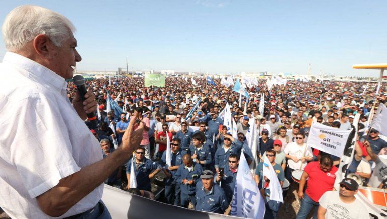 Ante unos 10 mil petroleros, Pereyra pidió por la paz social y blindar Vaca Muerta