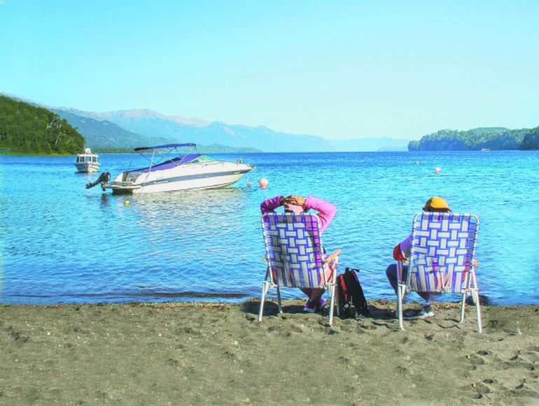 Viví Neuquén es un plan de beneficios para los residentes neuquinos que quieran vacacionar dentro de la provincia.