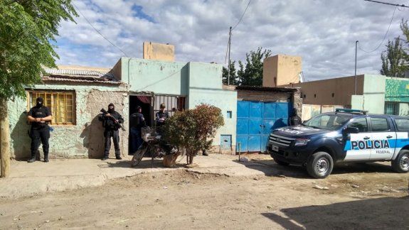 Venta de drogas: realizan allanamientos en Cuenca XV
