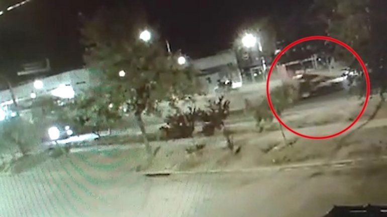 Así se desplazó el auto del policía tras el brutal choque en la Ruta 22