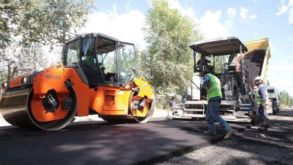 La obra del asfalto en calle Lanín estará lista en pocos días
