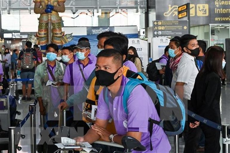 Muchos migrantes que llegan a Tailandia en busca de trabajo terminan capturados por las bandas. Muchos migrantes que llegan a Tailandia en busca de trabajo terminan capturados por las bandas.