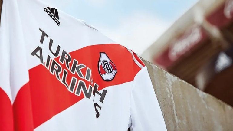 Así es la nueva camiseta de River: cuánto sale, gaste a Boca y otros detalles