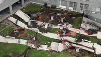 El derrumbe fue del techo del estacionamiento y provocó la evacuación de 300 vecinos. El derrumbe fue del techo del estacionamiento y provocó la evacuación de 300 vecinos.