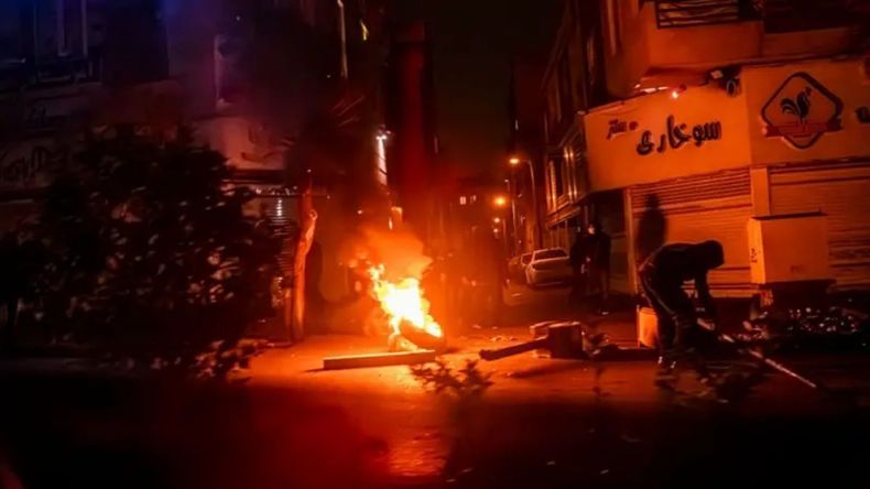 Las calles de Irán quedaron marcadas por marchas nocturnas, incendios y una represión que dejó cientos de víctimas en pocas semanas. | LM Neuquen Las calles de Irán quedaron marcadas por marchas nocturnas, incendios y una represión que dejó cientos de víctimas en pocas semanas.
