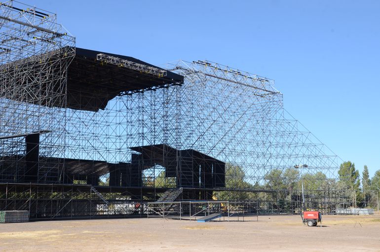 Fiesta de la Confluencia 2025: los preparativos en la Isla 132. Fiesta de la Confluencia 2025: los preparativos en la Isla 132.